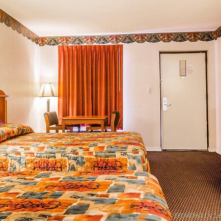 Rodeway Inn Montgomery Ngoại thất bức ảnh